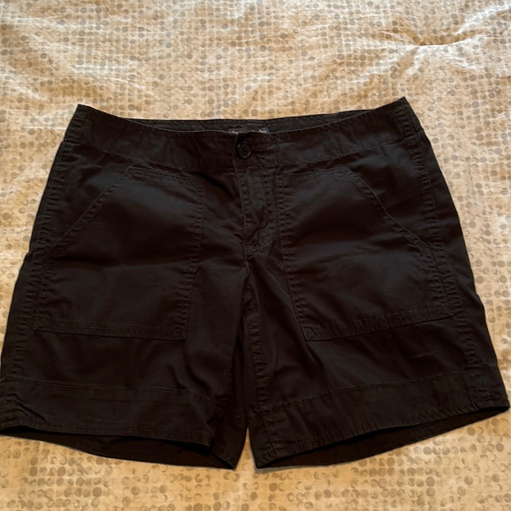 Gap black shorts size 6